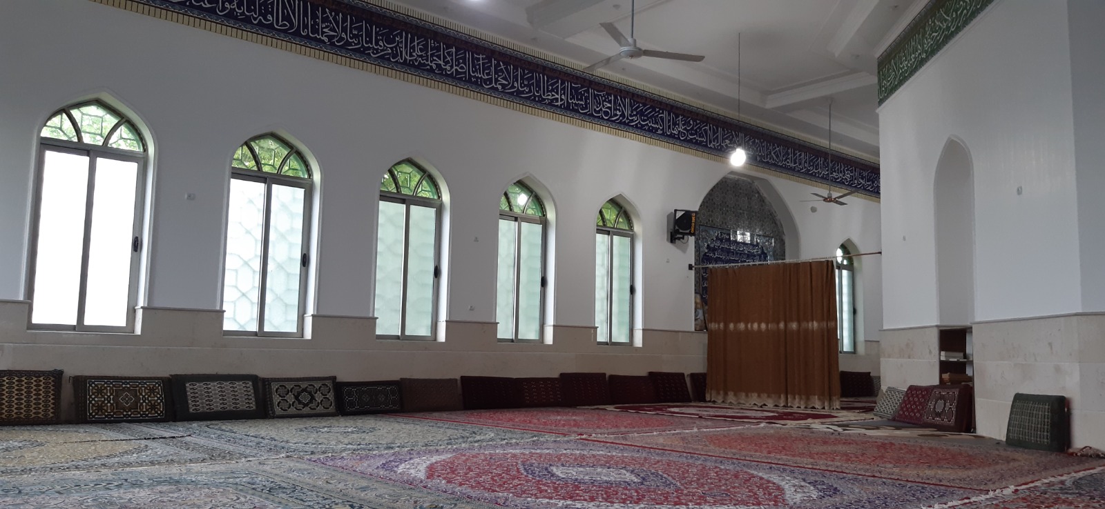 داخل امام زاده